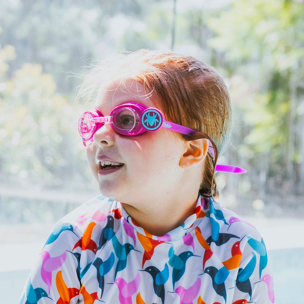 Little girl wearing Wahu Spiderman &amp; Friends Swim goggles (Purple) 